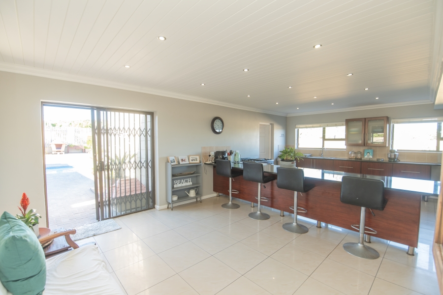 4 Bedroom Property for Sale in Clarendon Marine Eastern Cape